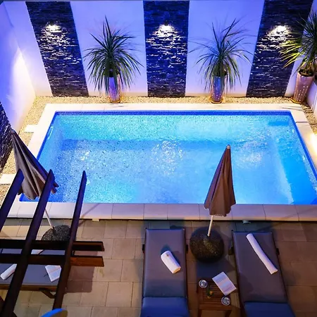 Villa 5 Bedrooms With City View Private Pool And Enclosed Garden At 2 Km Away From The Beach *