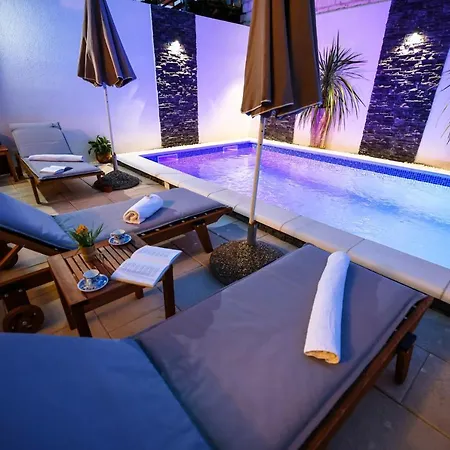 5 Bedrooms With City View Private Pool And Enclosed Garden At 2 Km Away From The Beach Villa *