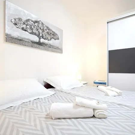 5 Bedrooms With City View Private Pool And Enclosed Garden At 2 Km Away From The Beach * Zadar