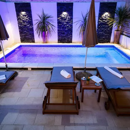 5 Bedrooms With City View Private Pool And Enclosed Garden At 2 Km Away From The Beach Zadar