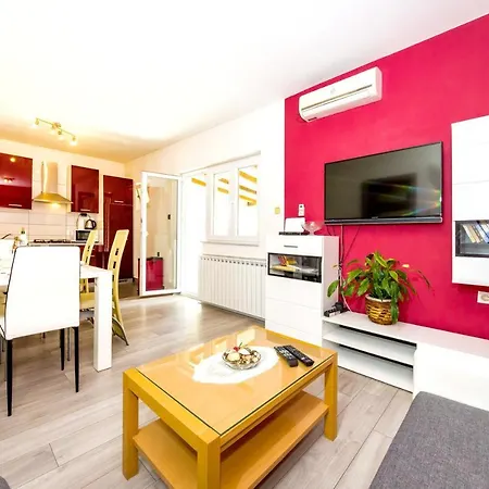 5 Bedrooms With City View Private Pool And Enclosed Garden At 2 Km Away From The Beach Zadar