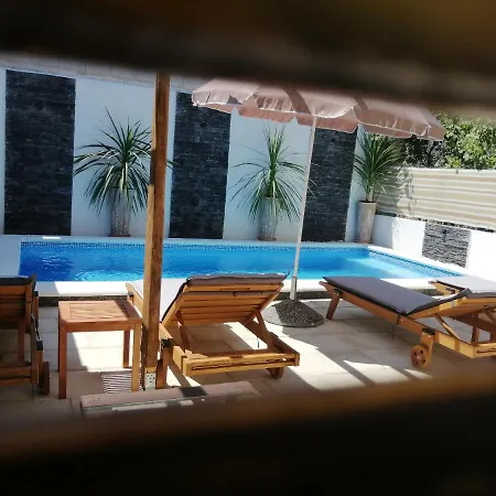 5 Bedrooms With City View Private Pool And Enclosed Garden At 2 Km Away From The Beach * ザダル